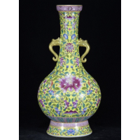 官窯黃釉琺瑯彩鎏金祥瑞紋寶蓮花龍耳瓶